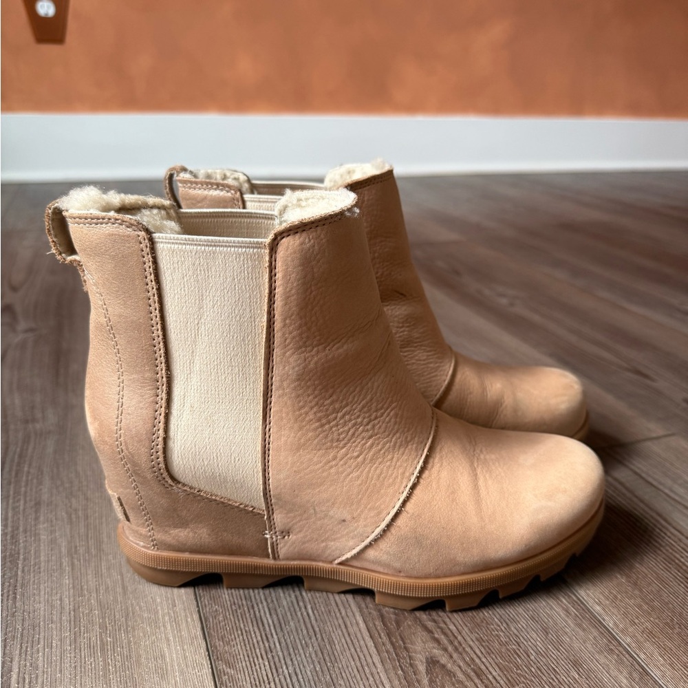 Sorel Tan Ankle Boots with Shearling Lining and Wedge Heel
